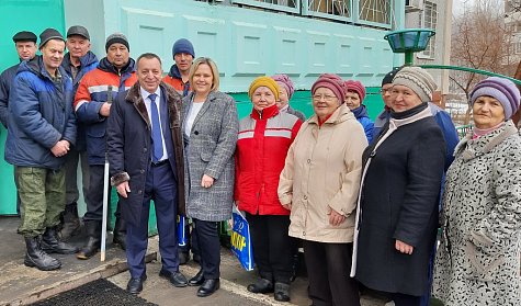 Татьяна Казармщикова поздравила работников УК «Оракул» и «Газовик»
